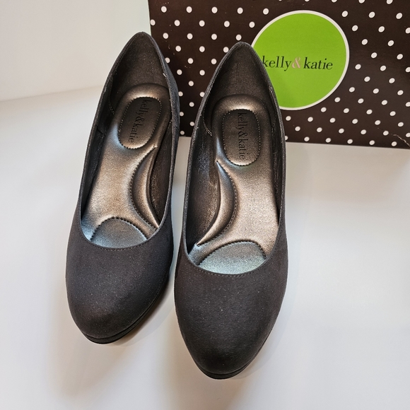 KELLY & KATIE PUMPS, SIZE 8 - Picture 8 of 9